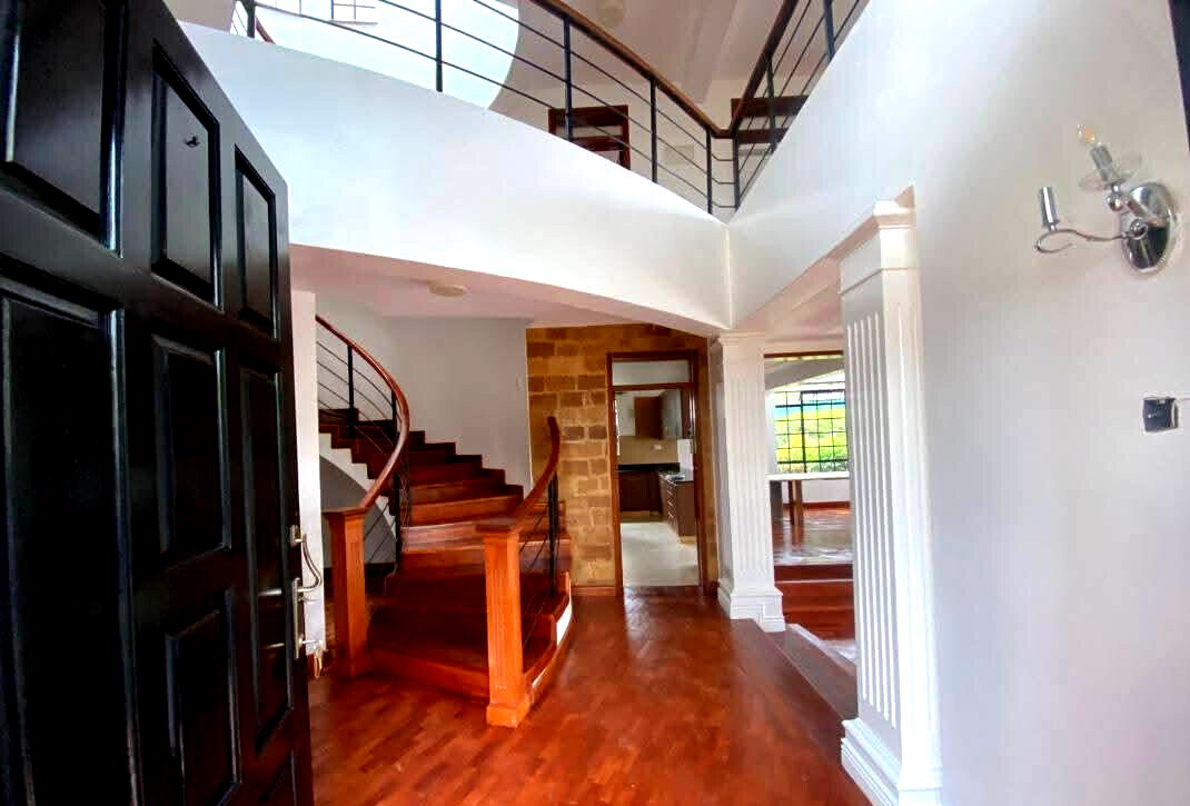 5BR All-Ensuite Townhouse with Pool & DSQ – Garden City