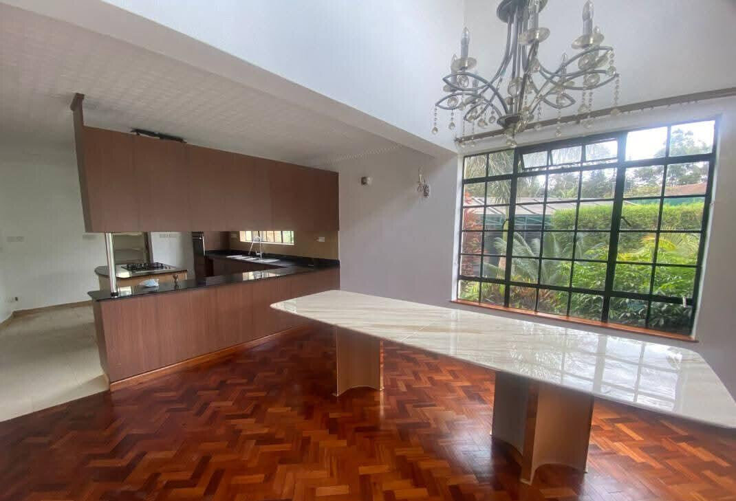 5BR All-Ensuite Townhouse with Pool & DSQ – Garden City