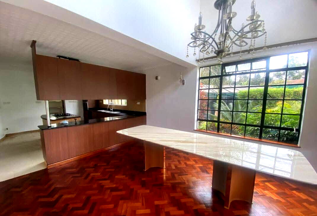 5BR All-Ensuite Townhouse with Pool & DSQ – Garden City