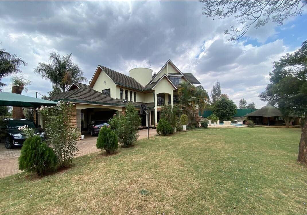 5BR All-Ensuite Townhouse with Pool & DSQ – Garden City
