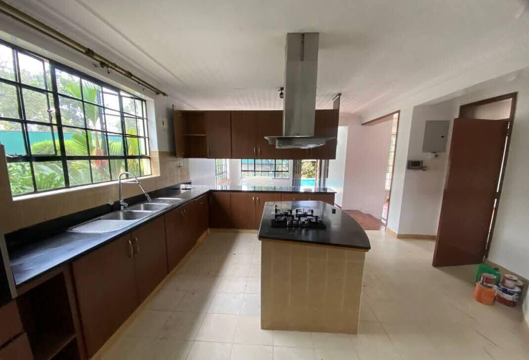 5BR All-Ensuite Townhouse with Pool & DSQ – Garden City