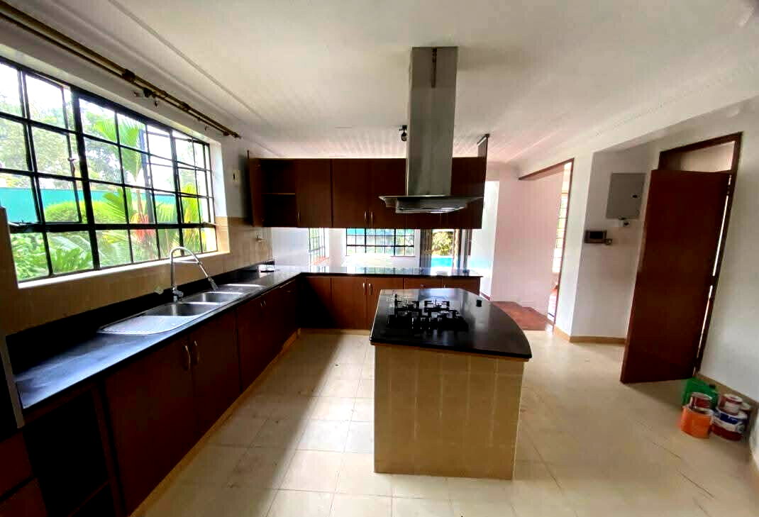 5BR All-Ensuite Townhouse with Pool & DSQ – Garden City