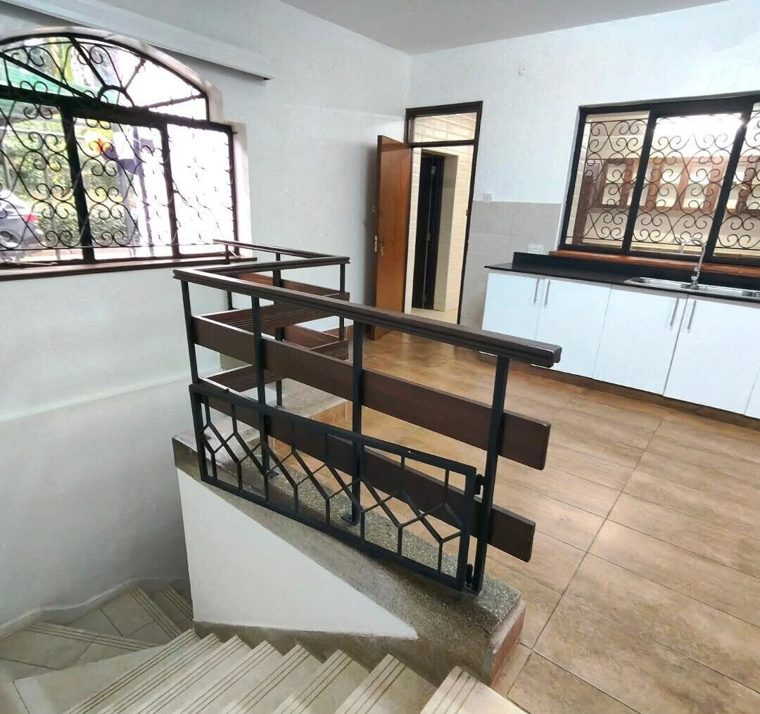 5-Bed Townhouse with Mature Garden & Two Kitchens - Nyari