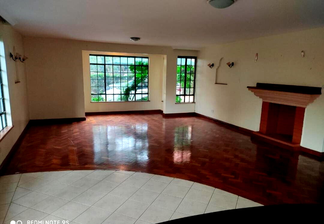 5-Ensuite Corner Villa with Attic & Mature Garden - Lavington