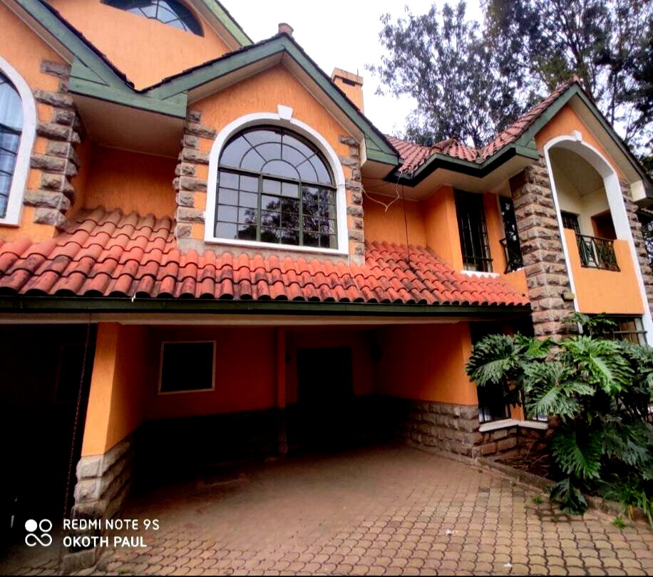 5-Ensuite Corner Villa with Attic & Mature Garden - Lavington
