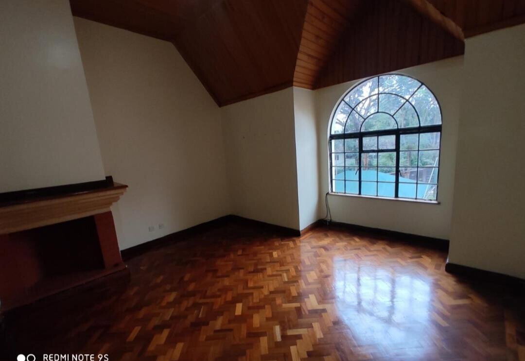 5-Ensuite Corner Villa with Attic & Mature Garden - Lavington