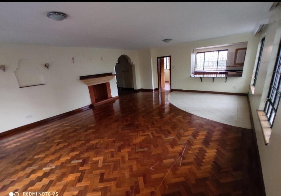 5-Ensuite Corner Villa with Attic & Mature Garden - Lavington