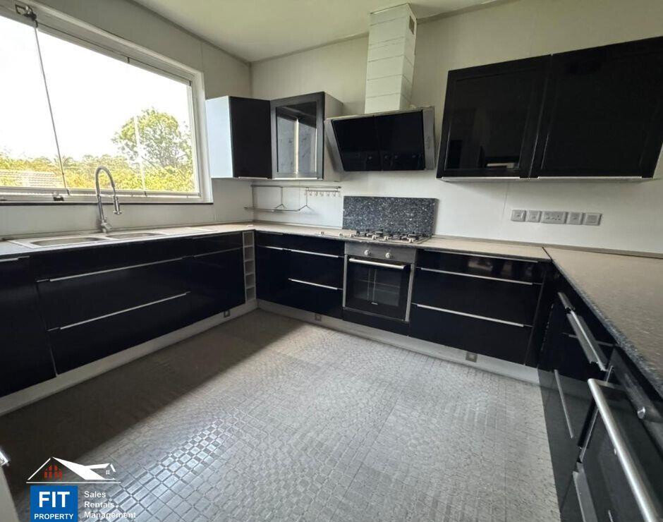 3BR All-Ensuite with Jacuzzi & Resort Amenities - Riverside Drive