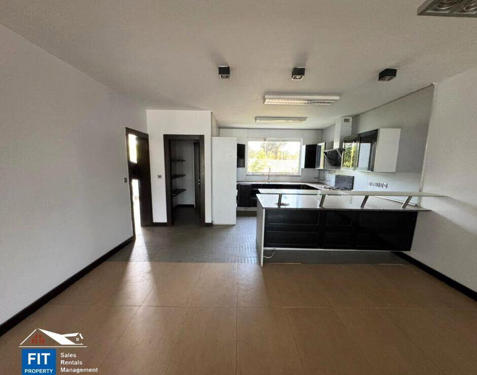 3BR All-Ensuite with Jacuzzi & Resort Amenities - Riverside Drive