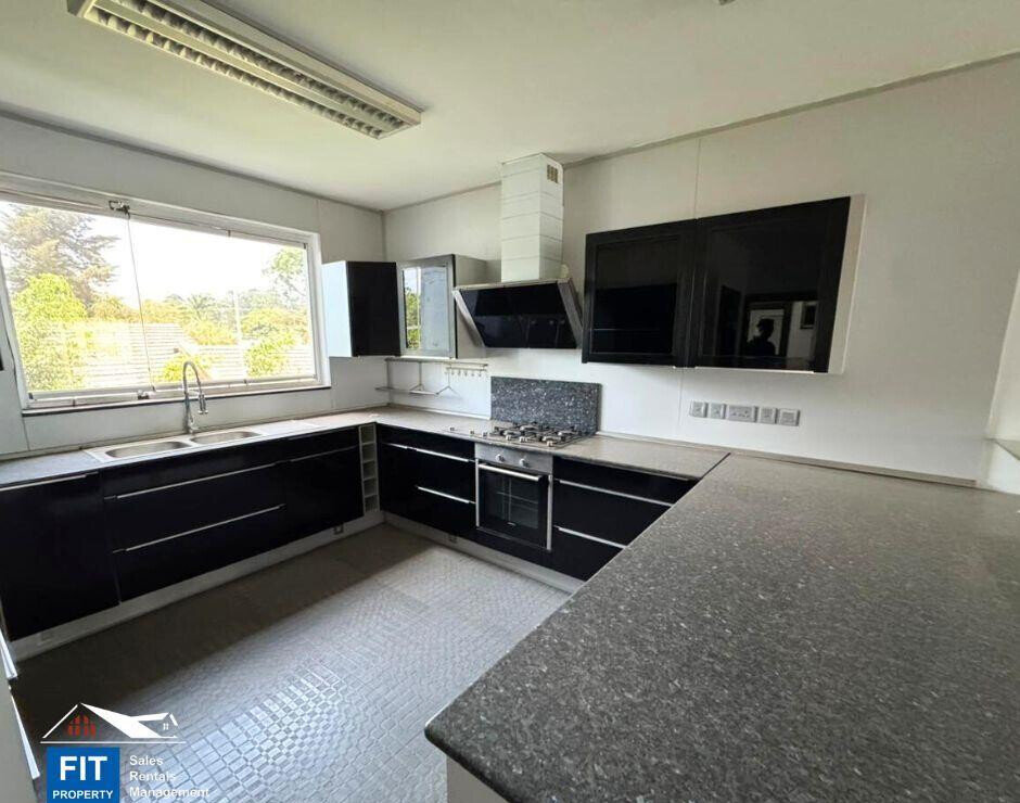 3BR All-Ensuite with Jacuzzi & Resort Amenities - Riverside Drive