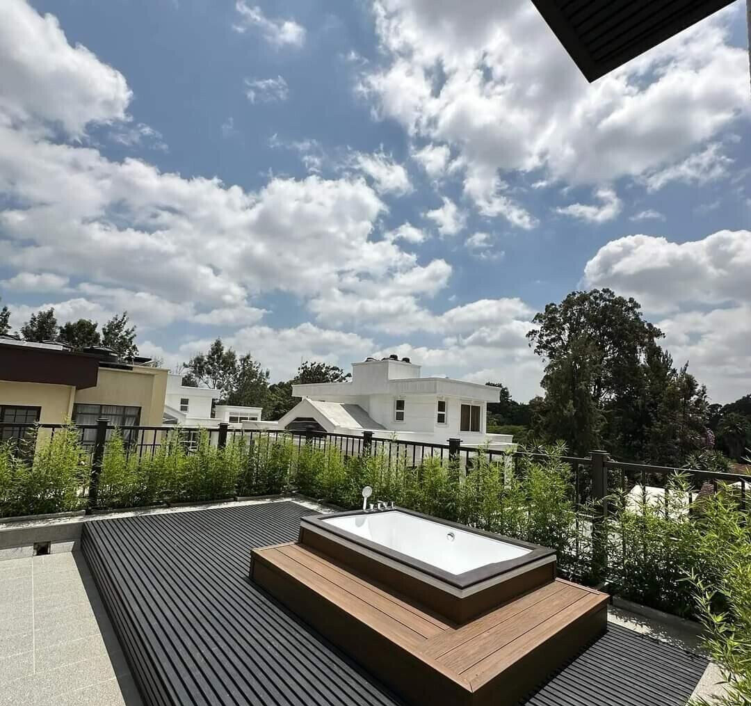 6-Bed Smart Villa with Guest Wing & Rooftop Jacuzzi - Lavington