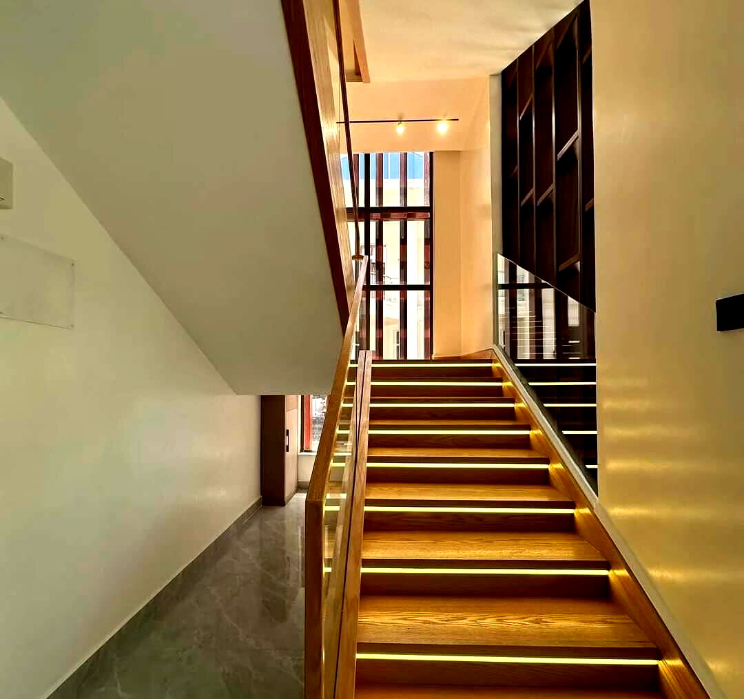 6-Bed Smart Villa with Guest Wing & Rooftop Jacuzzi - Lavington