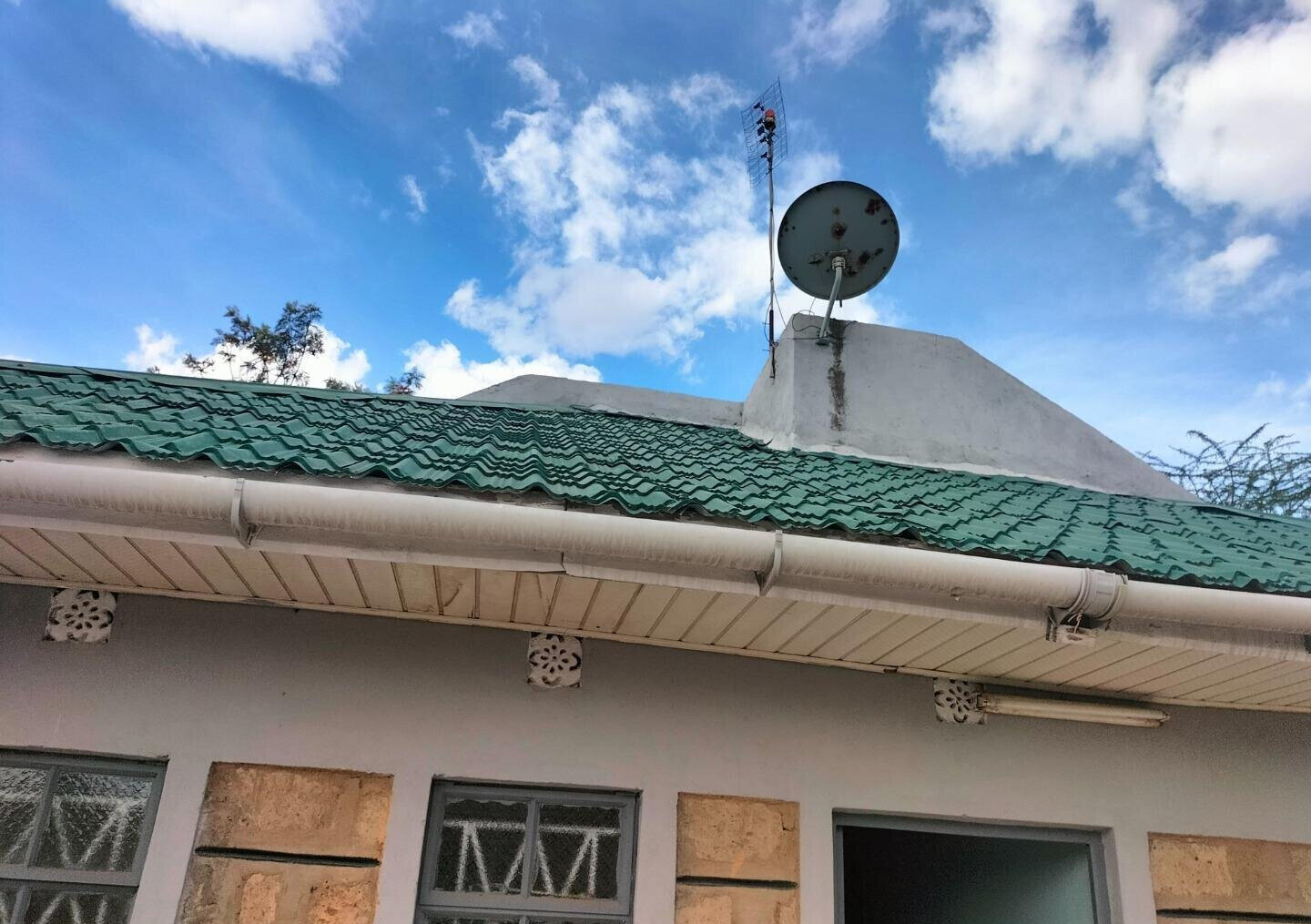 4BR Townhouse with Bathtub & Balconies - 50x100 off Mombasa Road