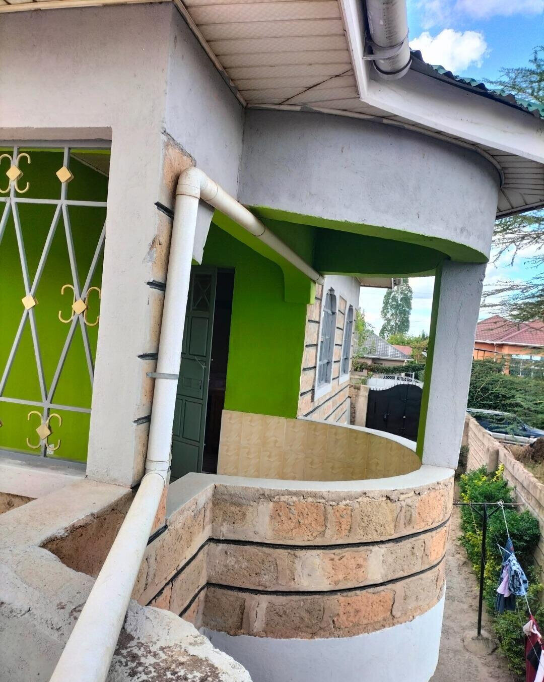 4BR Townhouse with Bathtub & Balconies - 50x100 off Mombasa Road