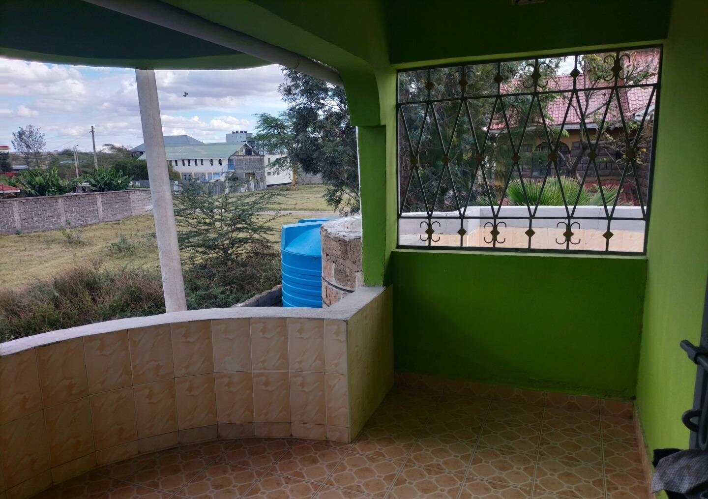4BR Townhouse with Bathtub & Balconies - 50x100 off Mombasa Road