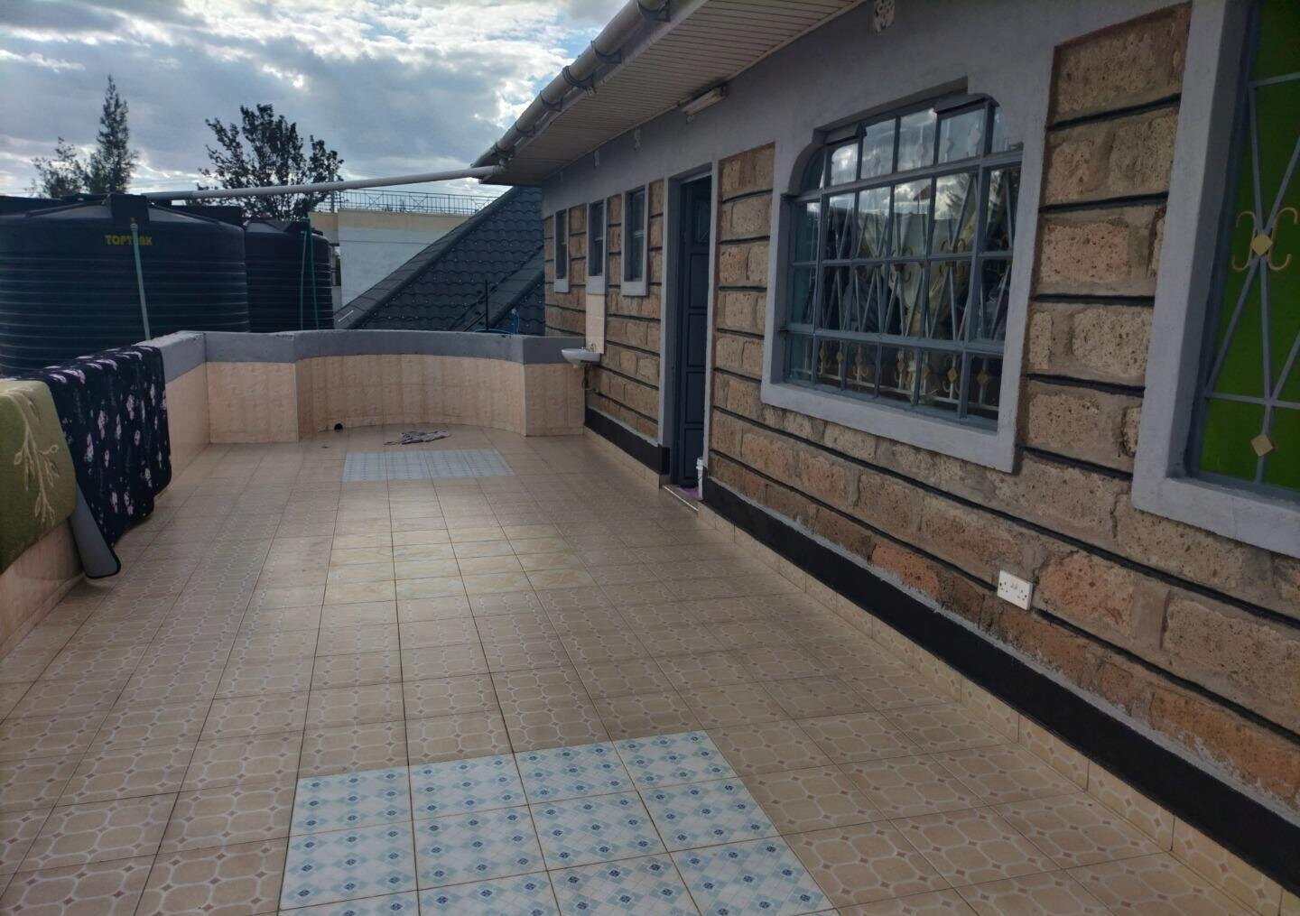 4BR Townhouse with Bathtub & Balconies - 50x100 off Mombasa Road