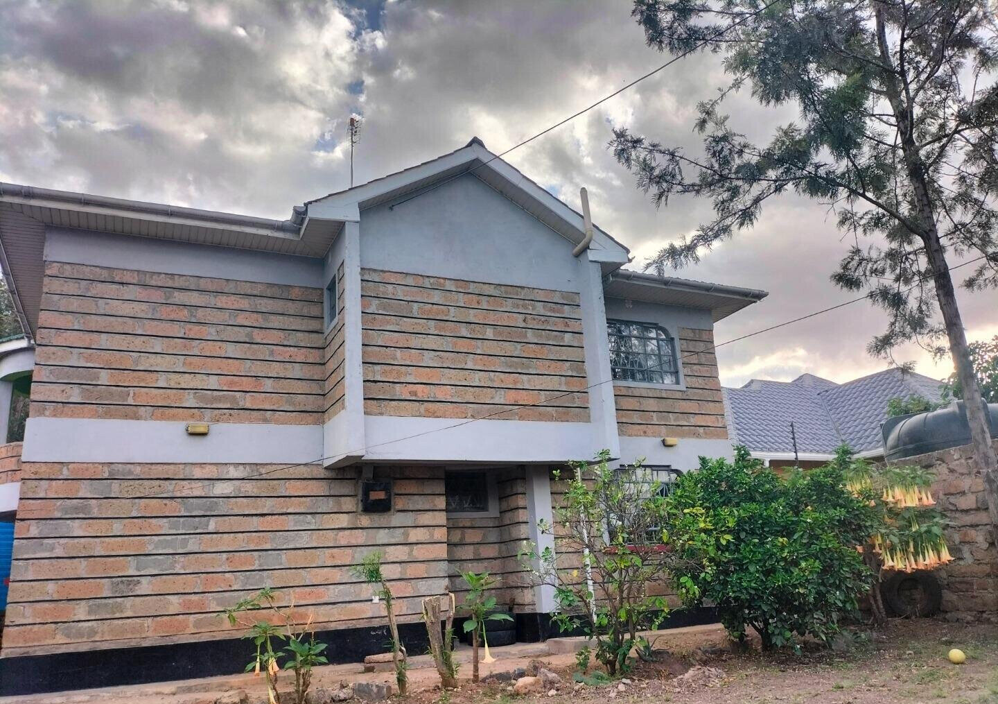 4BR Townhouse with Bathtub & Balconies - 50x100 off Mombasa Road