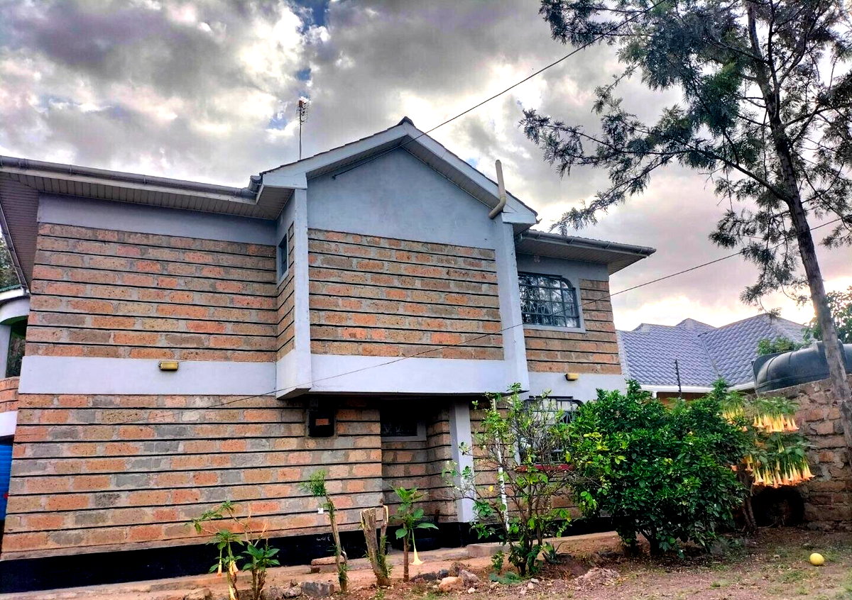 4BR Townhouse with Bathtub & Balconies - 50x100 off Mombasa Road
