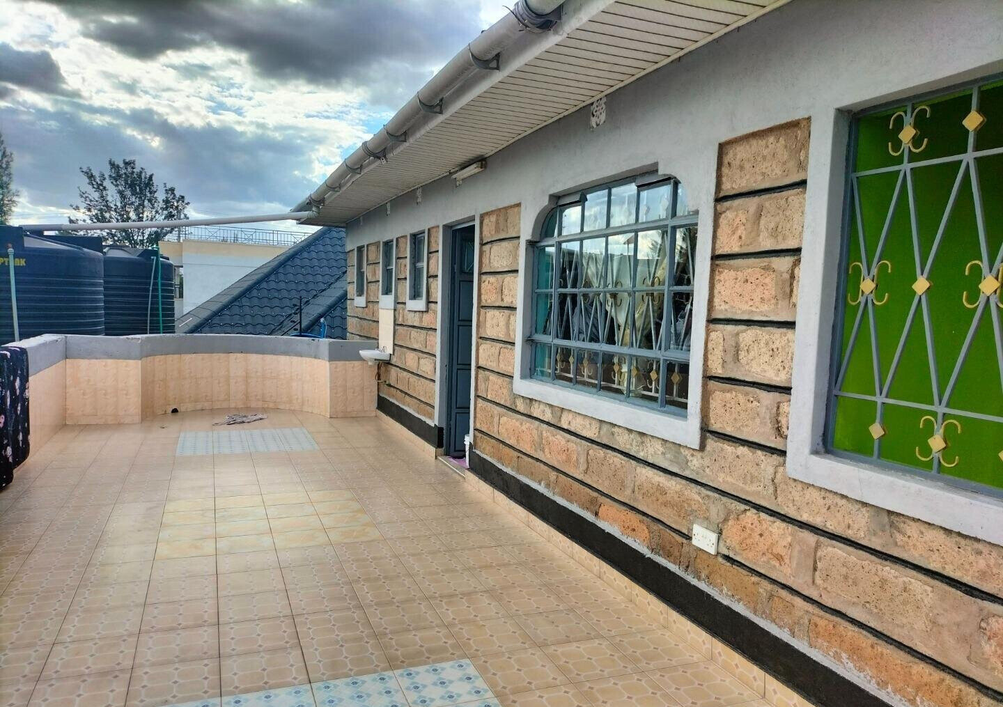 4BR Townhouse with Bathtub & Balconies - 50x100 off Mombasa Road