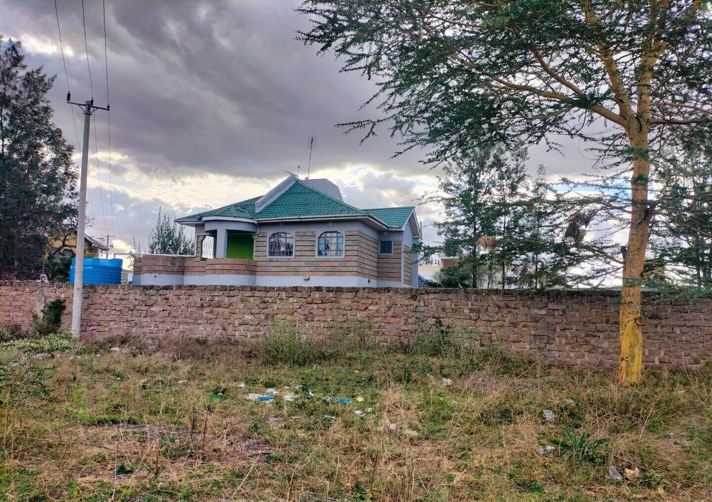 4BR Townhouse with Bathtub & Balconies - 50x100 off Mombasa Road