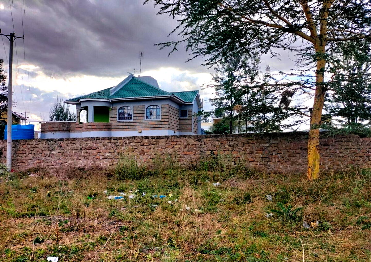 4BR Townhouse with Bathtub & Balconies - 50x100 off Mombasa Road