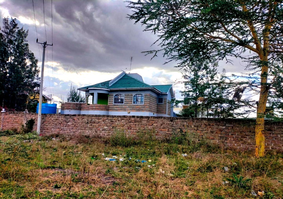 4BR Townhouse with Bathtub & Balconies - 50x100 off Mombasa Road