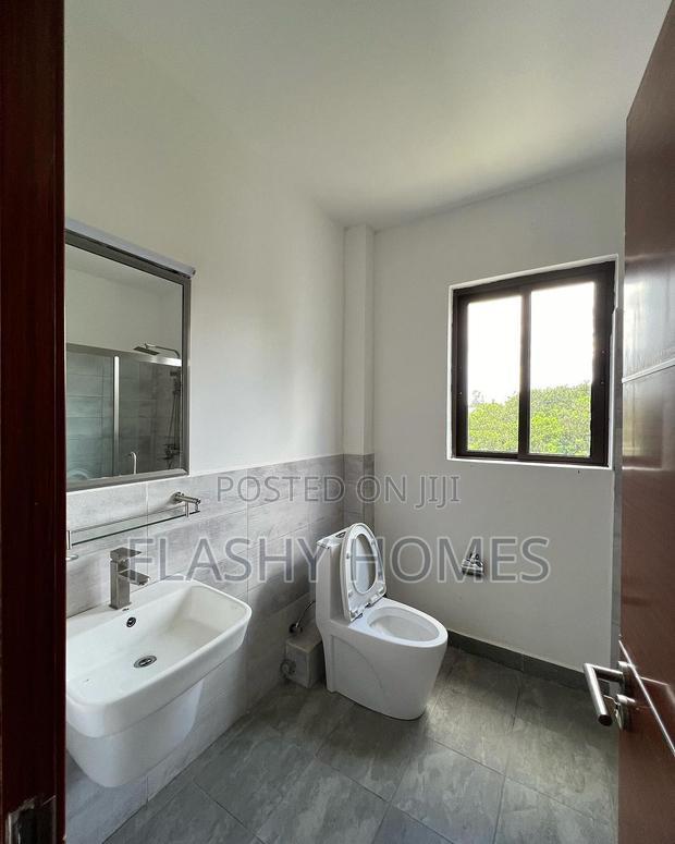 5bdrm Villa in Hardy for sale