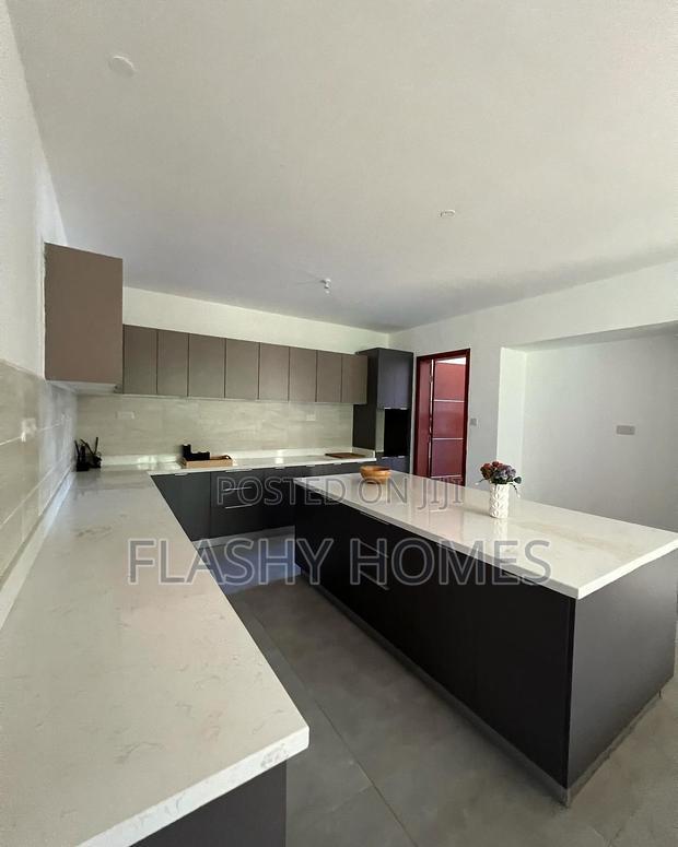 5bdrm Villa in Hardy for sale