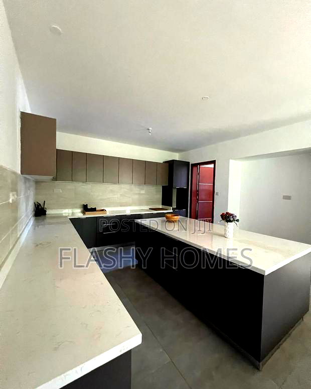 5bdrm Villa in Hardy for sale