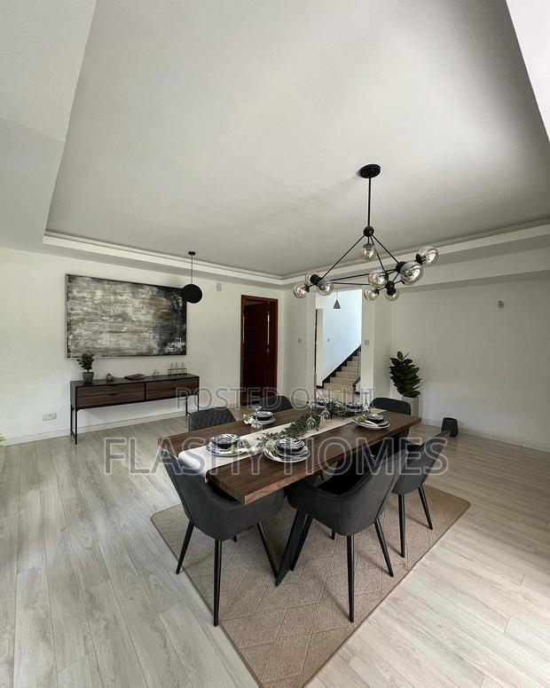 5bdrm Villa in Hardy for sale