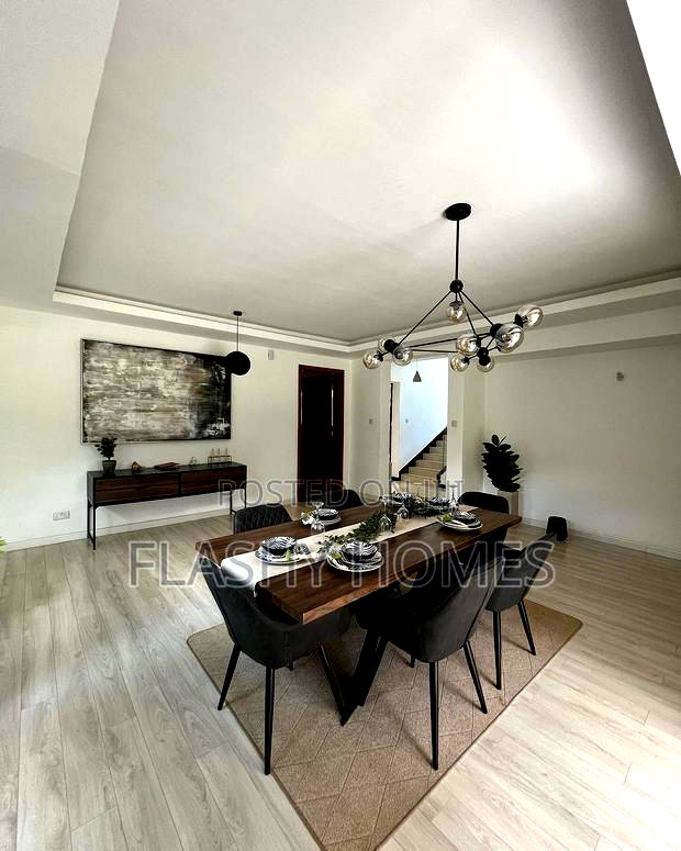 5bdrm Villa in Hardy for sale