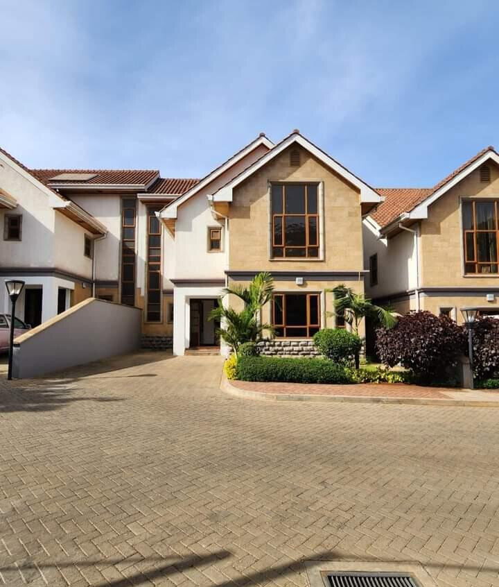 Pet-Friendly 5BR Townhouse with DSQ & Generator - Lavington