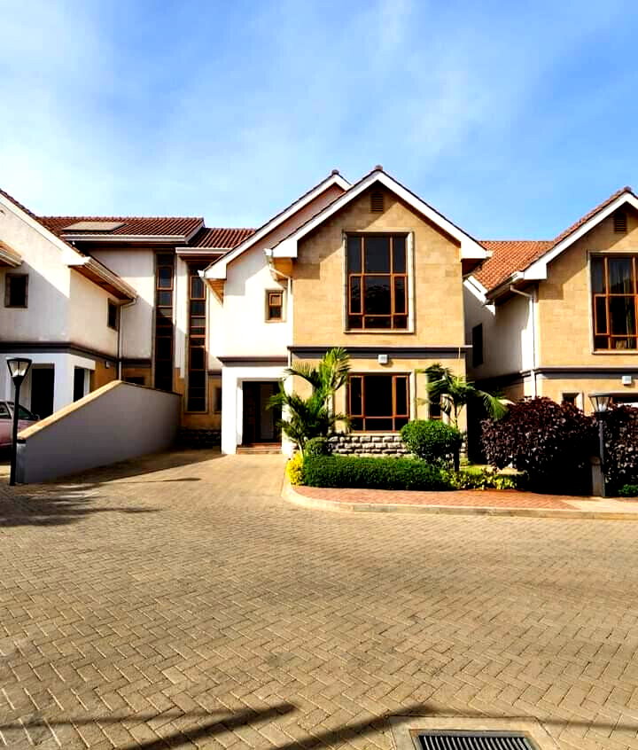 Pet-Friendly 5BR Townhouse with DSQ & Generator - Lavington