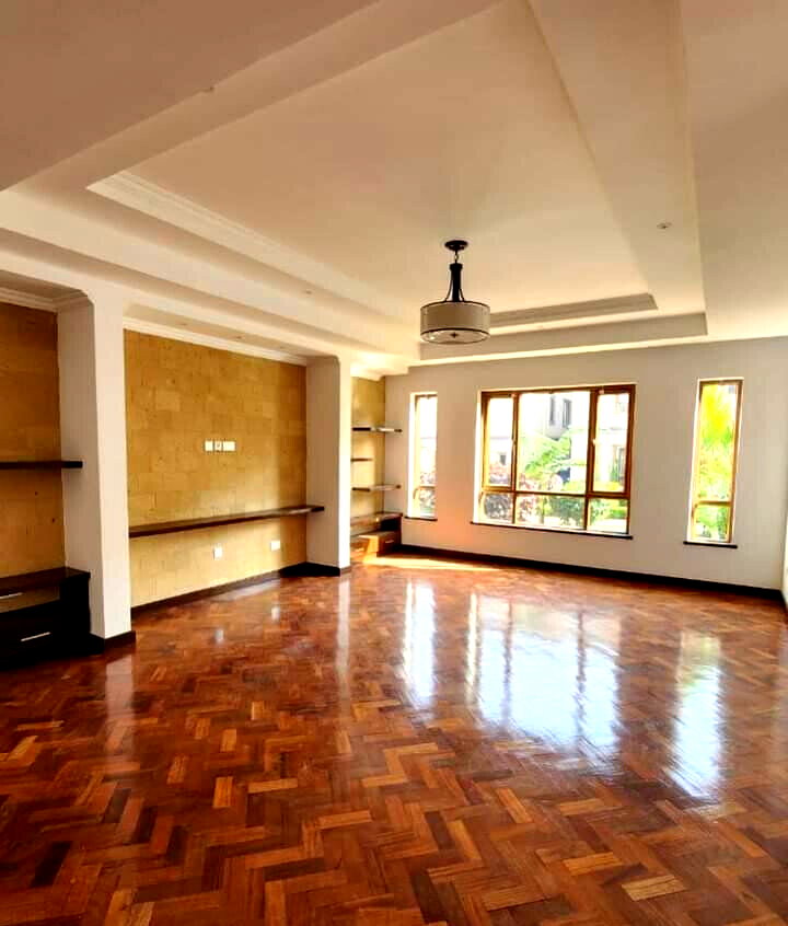 Pet-Friendly 5BR Townhouse with DSQ & Generator - Lavington