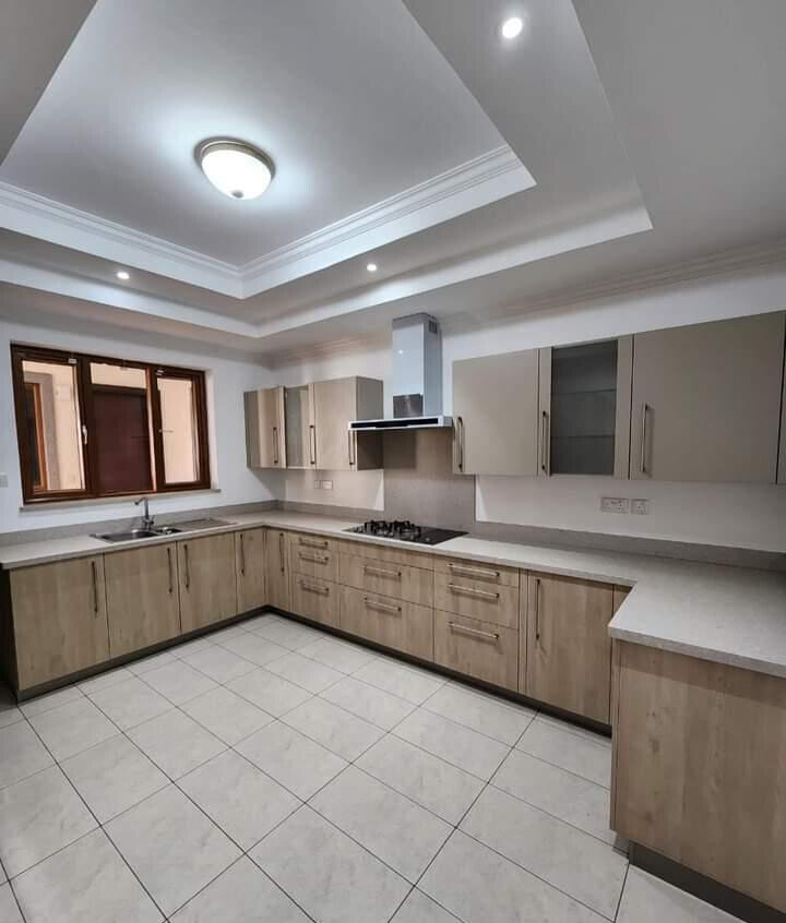 Pet-Friendly 5BR Townhouse with DSQ & Generator - Lavington