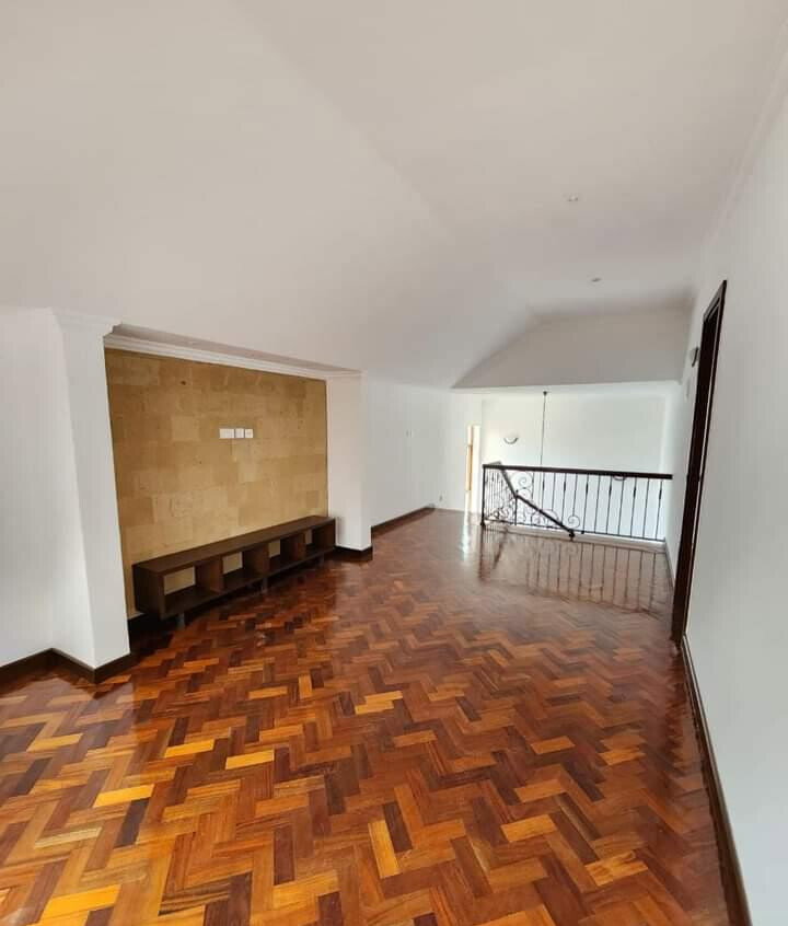 Pet-Friendly 5BR Townhouse with DSQ & Generator - Lavington