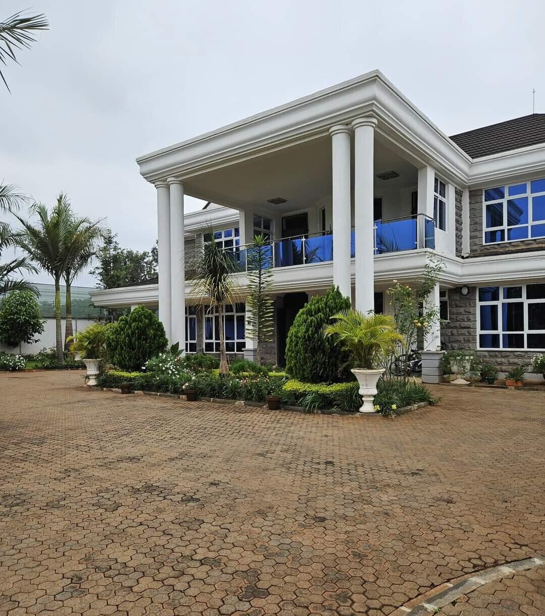 6-Bedroom Villa with Guest Wing & Gym on Half-Acre - Runda