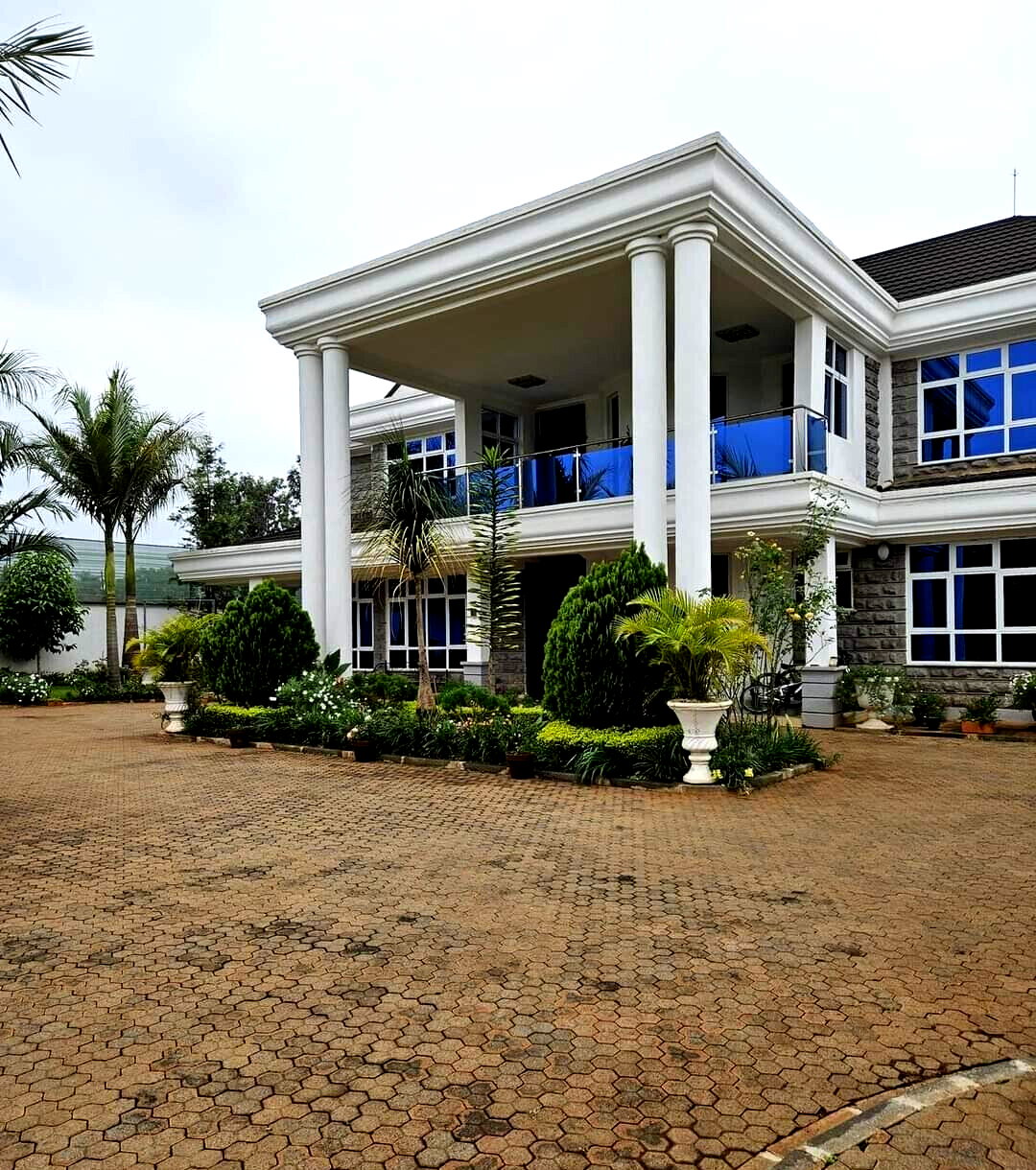 6-Bedroom Villa with Guest Wing & Gym on Half-Acre - Runda