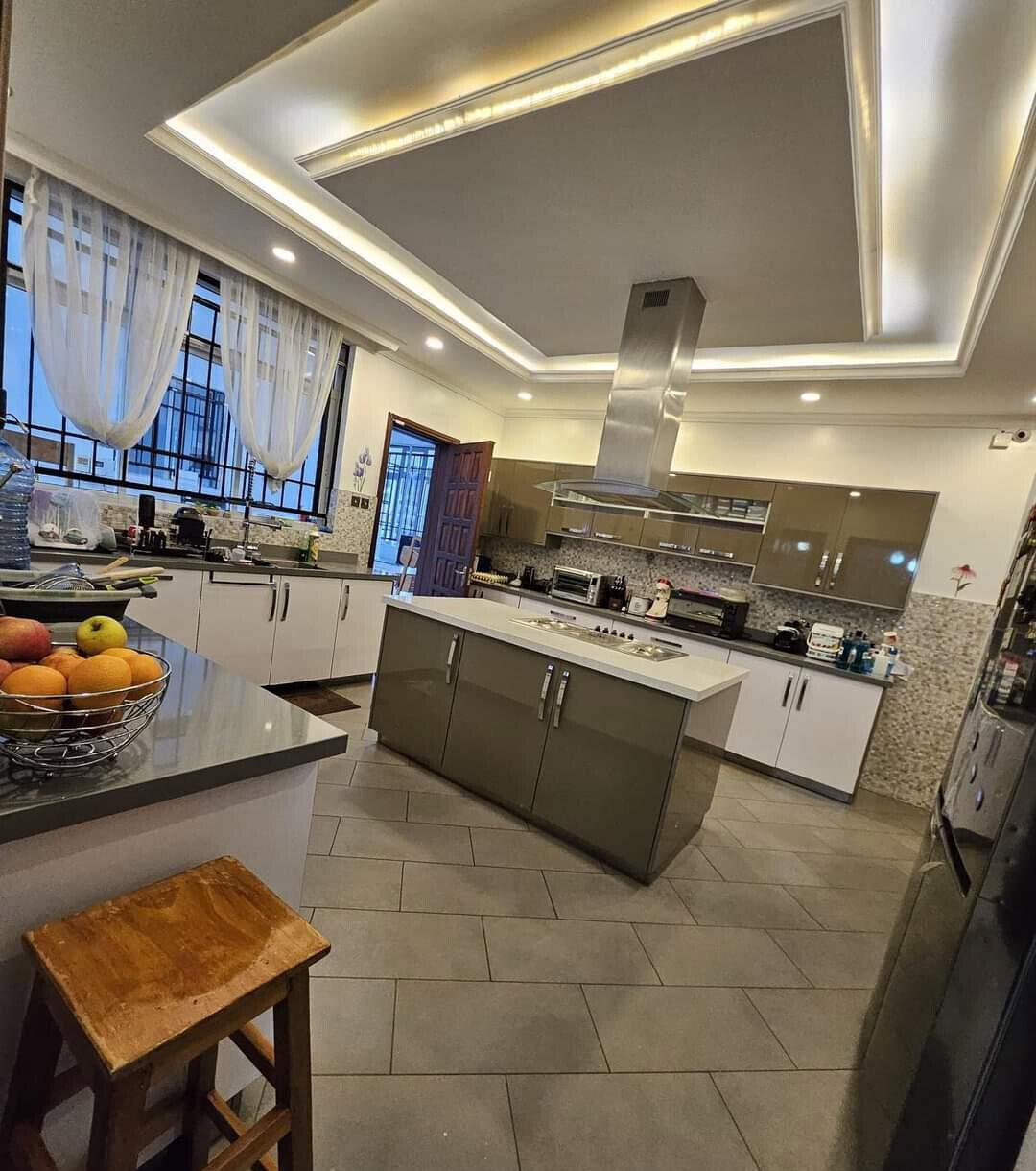6-Bedroom Villa with Guest Wing & Gym on Half-Acre - Runda