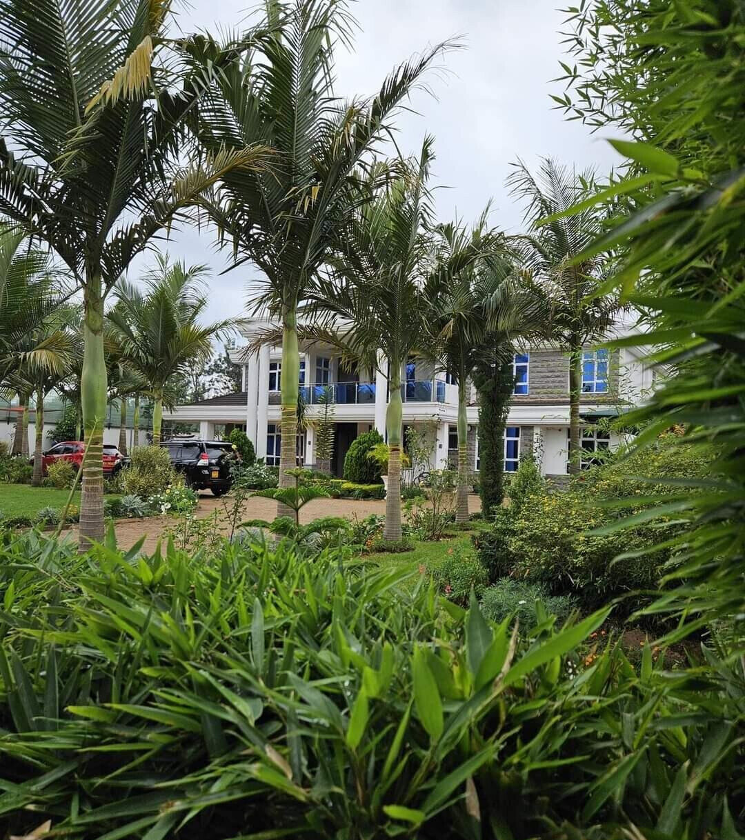 6-Bedroom Villa with Guest Wing & Gym on Half-Acre - Runda