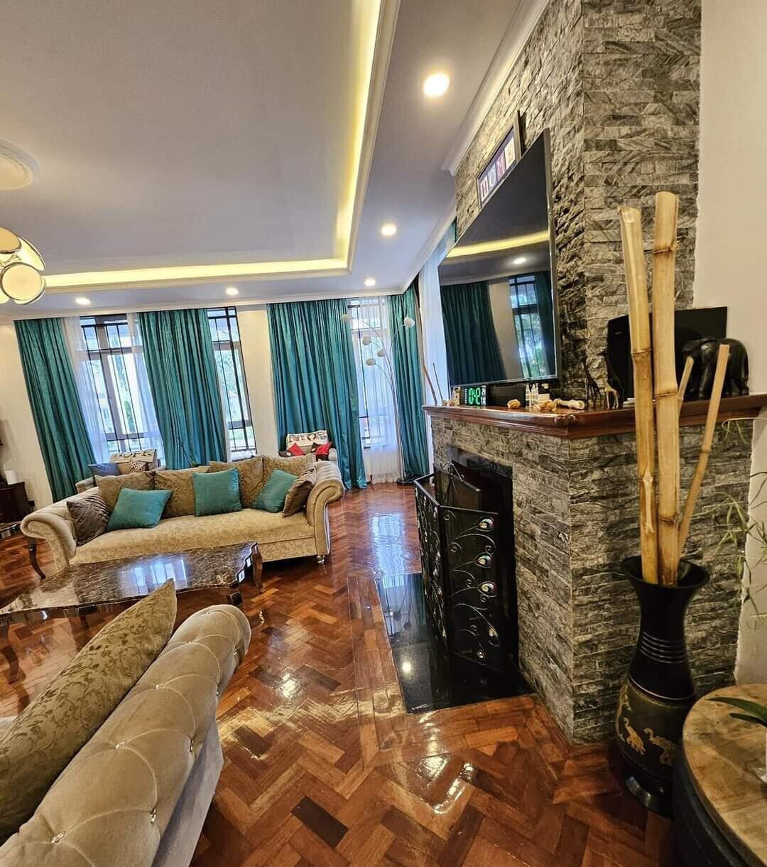 6-Bedroom Villa with Guest Wing & Gym on Half-Acre - Runda