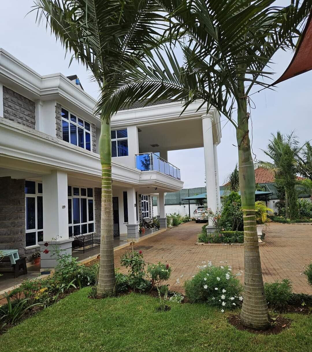 6-Bedroom Villa with Guest Wing & Gym on Half-Acre - Runda