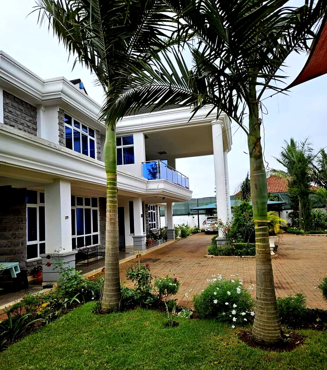 6-Bedroom Villa with Guest Wing & Gym on Half-Acre - Runda