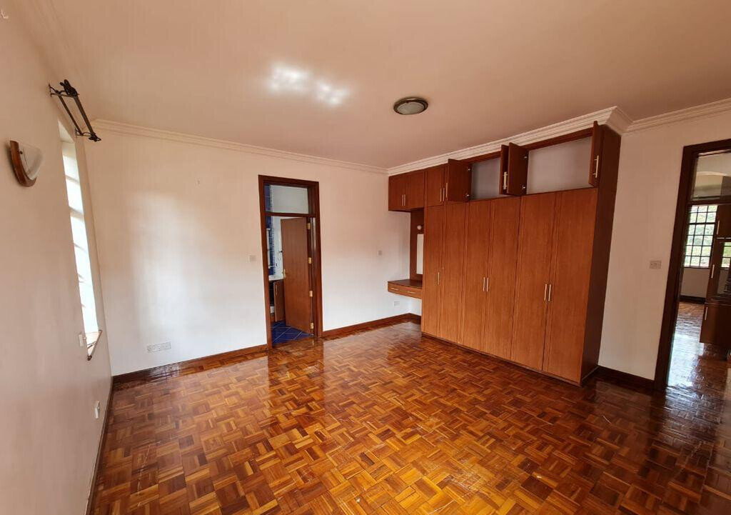 5-Ensuite Townhouse with DSQ & Private Garden - Lavington