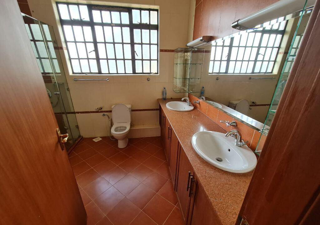 5-Ensuite Townhouse with DSQ & Private Garden - Lavington