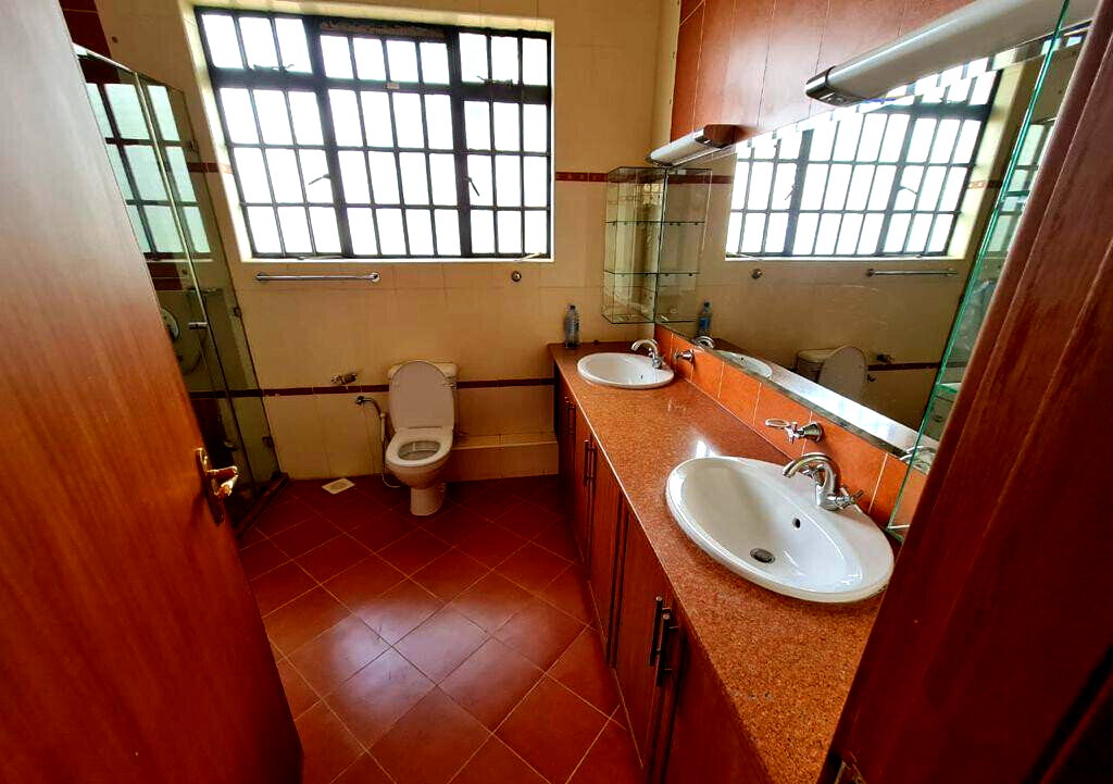 5-Ensuite Townhouse with DSQ & Private Garden - Lavington