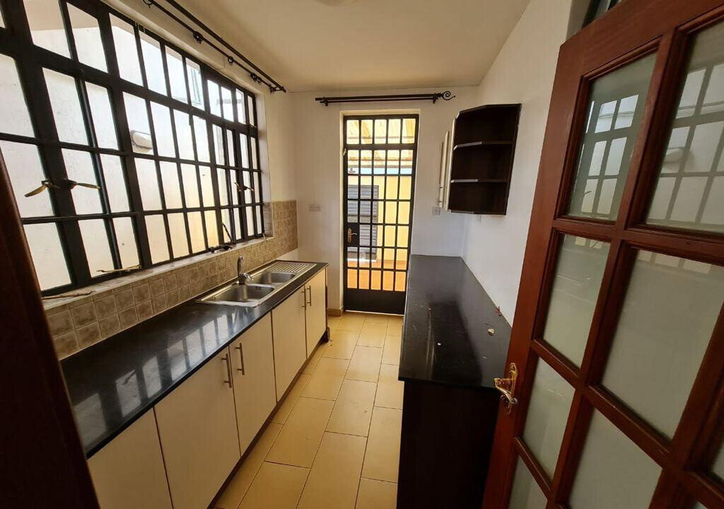 5-Ensuite Townhouse with DSQ & Private Garden - Lavington