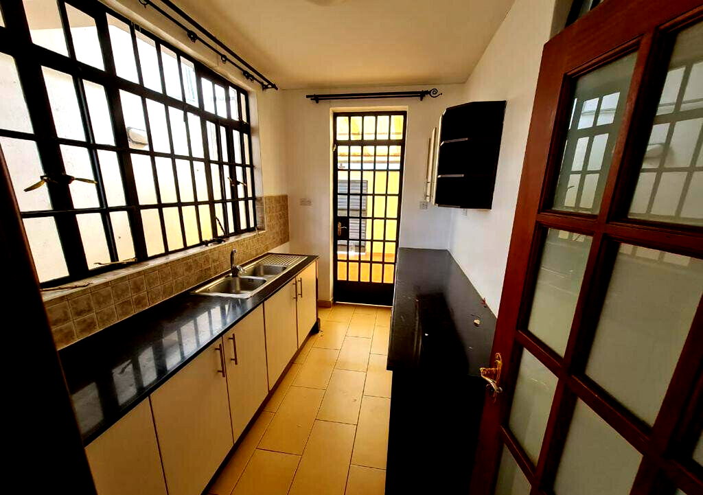 5-Ensuite Townhouse with DSQ & Private Garden - Lavington
