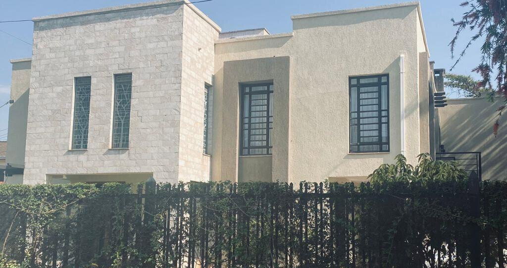 4BR Townhouse with DSQ & Lush Garden - Kilimani