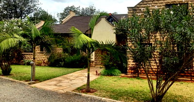 4-Ensuite Standalone Home on 3/4 Acre with DSQ – Hardy, Karen